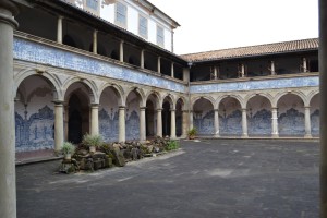 This Franciscan monastery had a very interesting courtyard - full of blue and white tiled scenes.